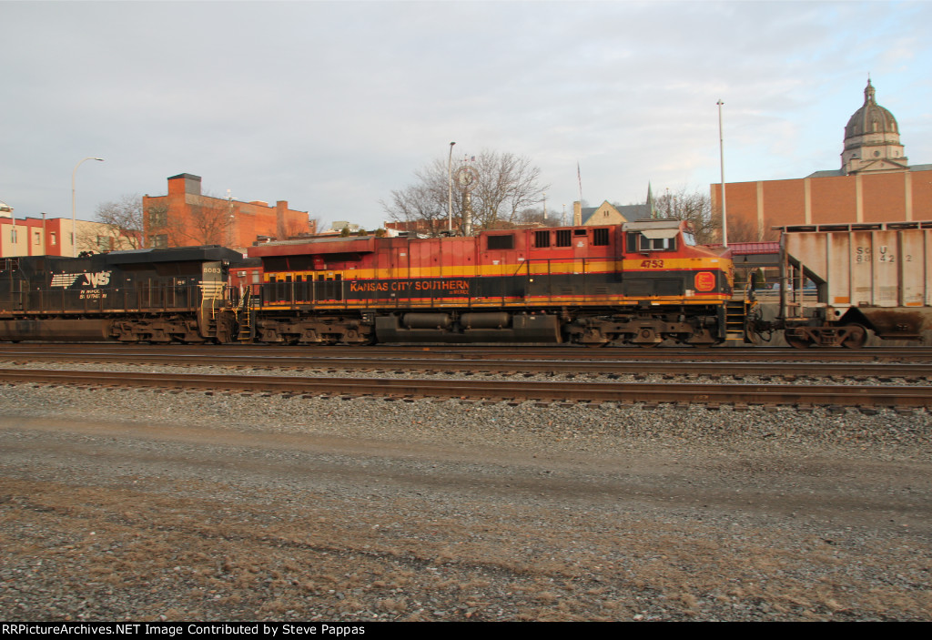 KCS 4732 in the consist of train 65K